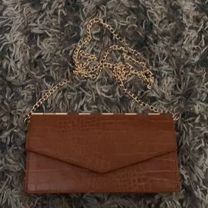 Lydia crossbody with chain